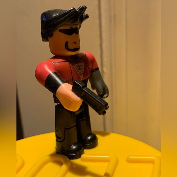 Roblox Thrill Island Commander Riggs Figure - Picture 4 of 7